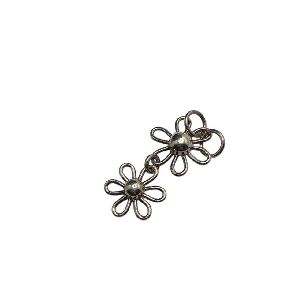 Silver plated double daisy charm. Charm only - Picture 2 of 8